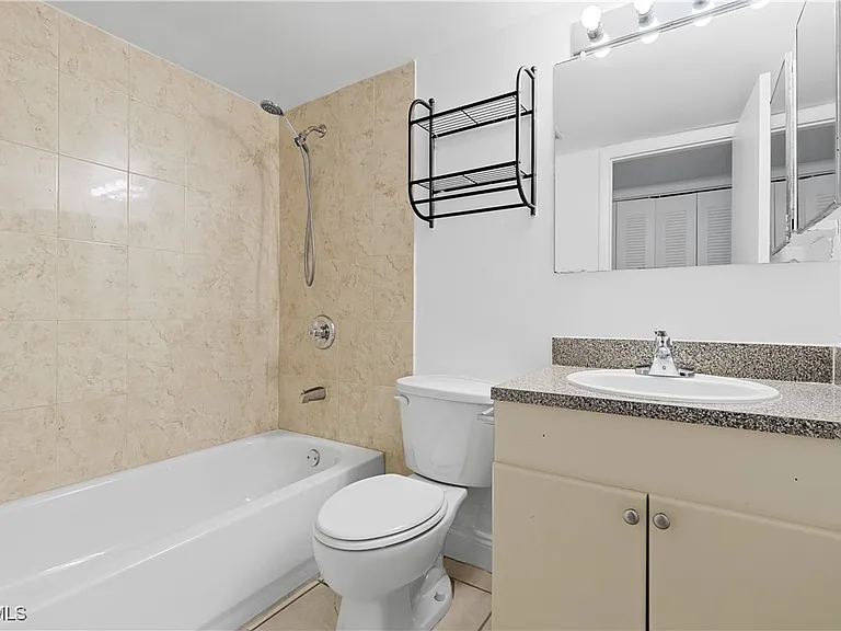 12658 Kenwood Ln #D — Photo 18