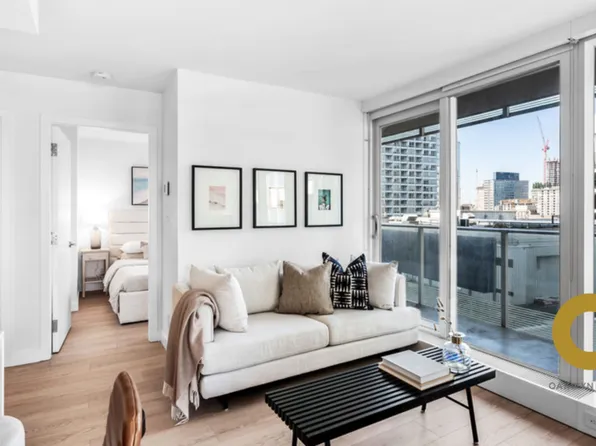 777 Richards St #1A, Vancouver, BC V6B 0M6