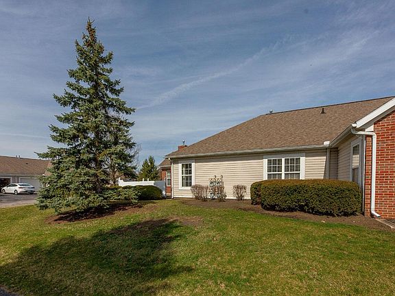 2nd image of 618 Hampton Woods Dr