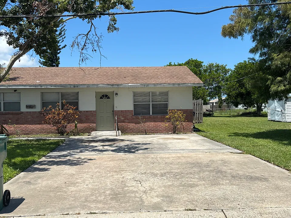 1453 24th Ave W #B