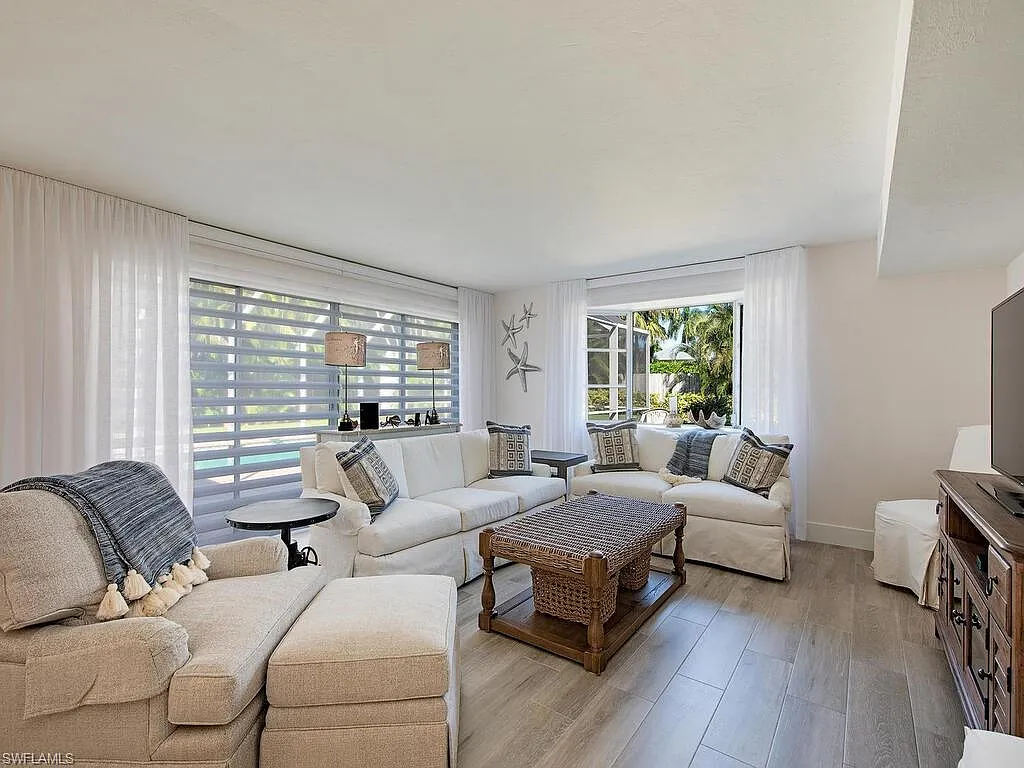 3 bed, 3.0 bath, 1930 sqft, $30,000 — Photo 3