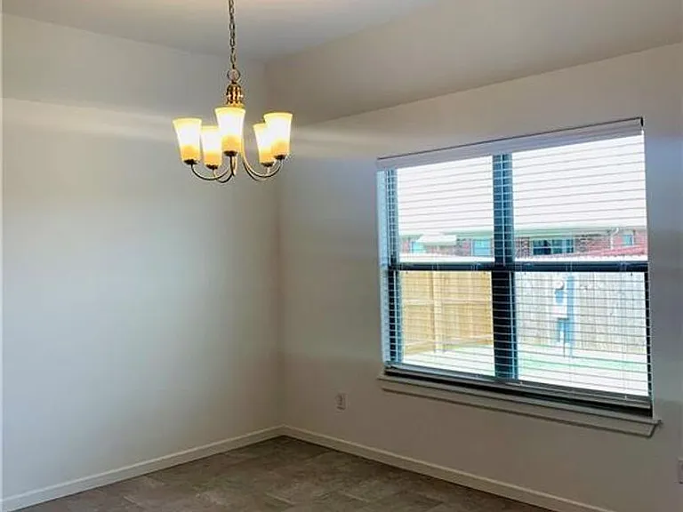4304 W Newton Ave — Photo 6