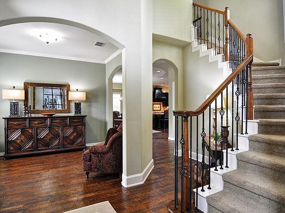 3rd image of 1102 Arbor Park Dr