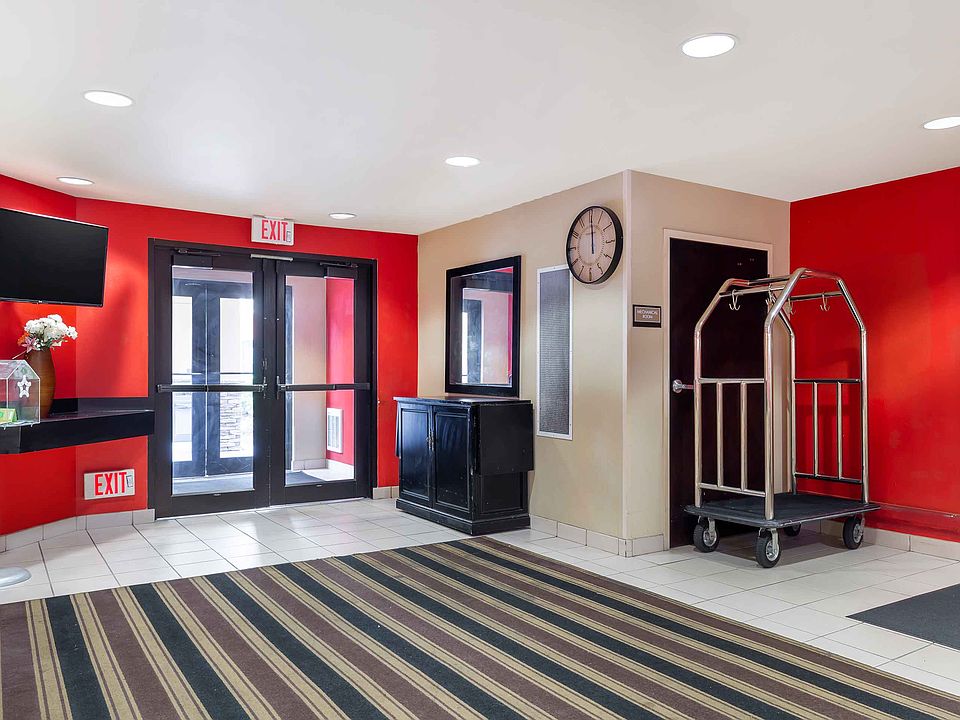Lobby and Guest Check-in
