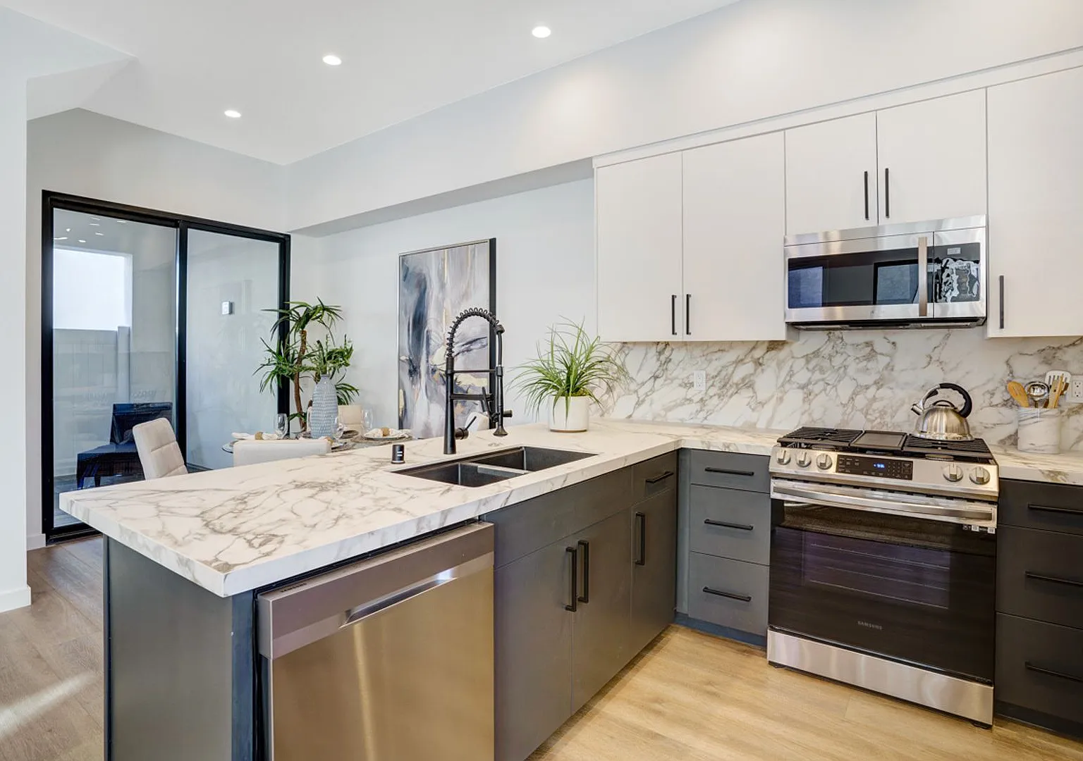 Coastal Living Awaits In Pacific Beach! Spacious, Gorgeous 3ba/2ba | $5,800/Mo! — Photo 3