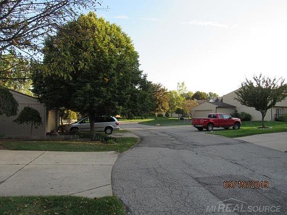 4th image of 4422 N Meadow Dr #1