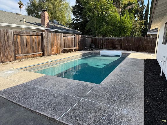 2nd image of 2841 Higgins Rd