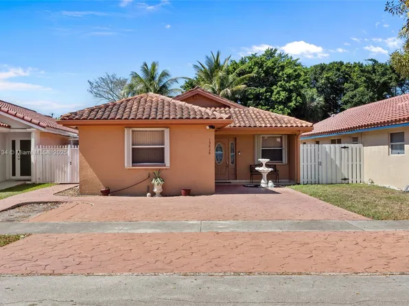 19826 W Lake Dr, Hialeah, FL 33015