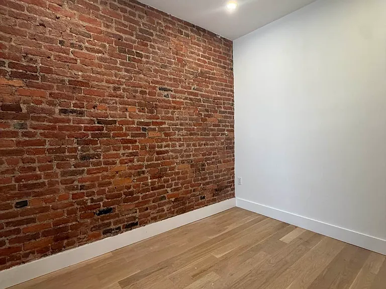 28 Bedford St #14 — Photo 2