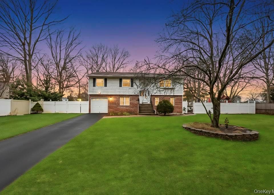 1st image of 542 Freeman Avenue