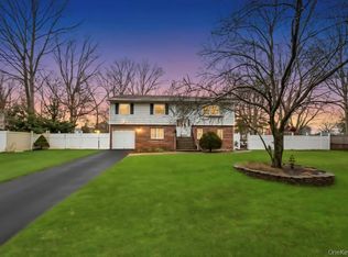 542 Freeman Avenue, Brentwood, NY 11717