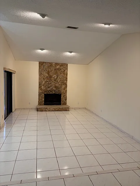 Building Photo - 731 SW 95th Way