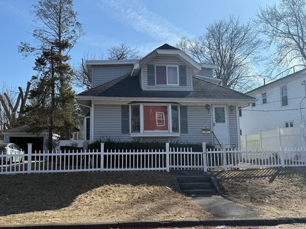 8 Quirk Ave, Holyoke, MA 01040