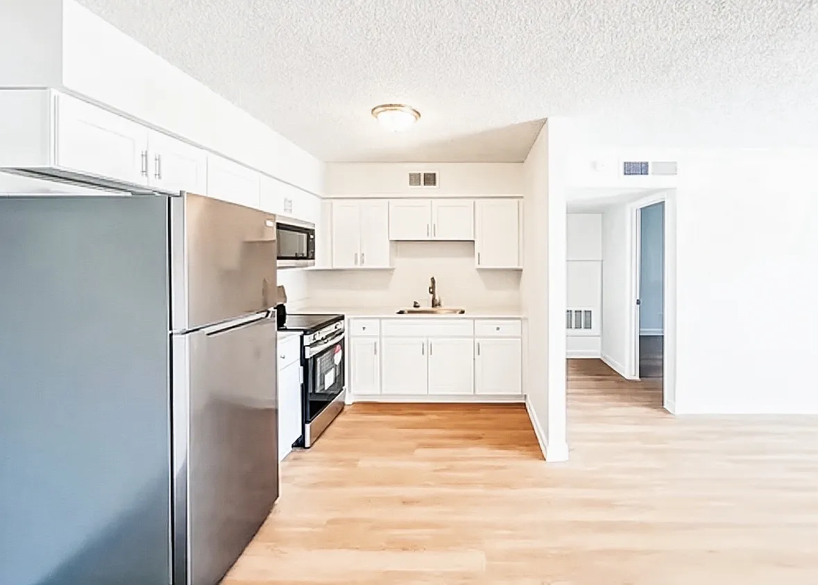 1 bed, 650 sqft, $1,200 — Photo 3