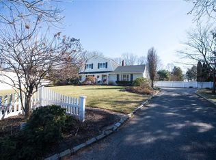 4 White Horse Ct, East Northport, NY 11731