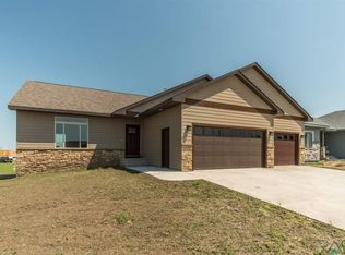 5704 E Meadow Oak Cir, Sioux Falls, SD 57110