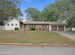 738 Oxford Rd, Lanoka Harbor, NJ 08734