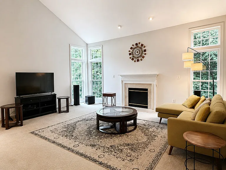 12443 Falconbridge Dr — Photo 4