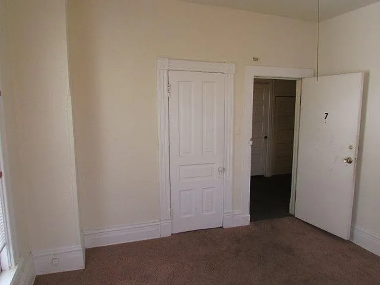 209 E Mifflin St — Photo 24