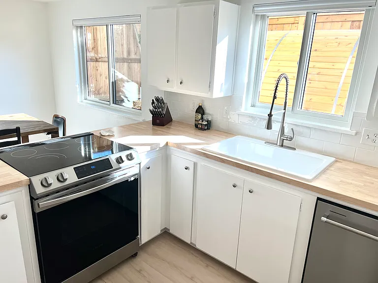 1804 Mapleton Ave — Photo 4