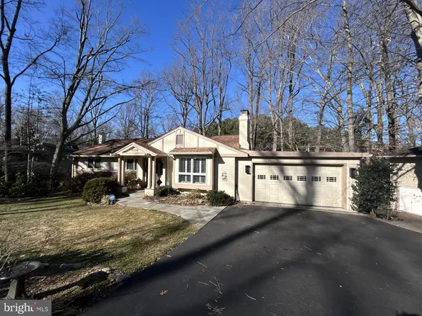 6508 Lakeview Dr, Falls Church, VA 22041