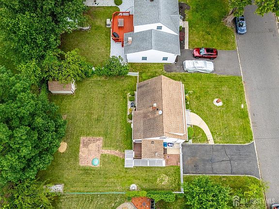 4th image of 202 Garden Dr