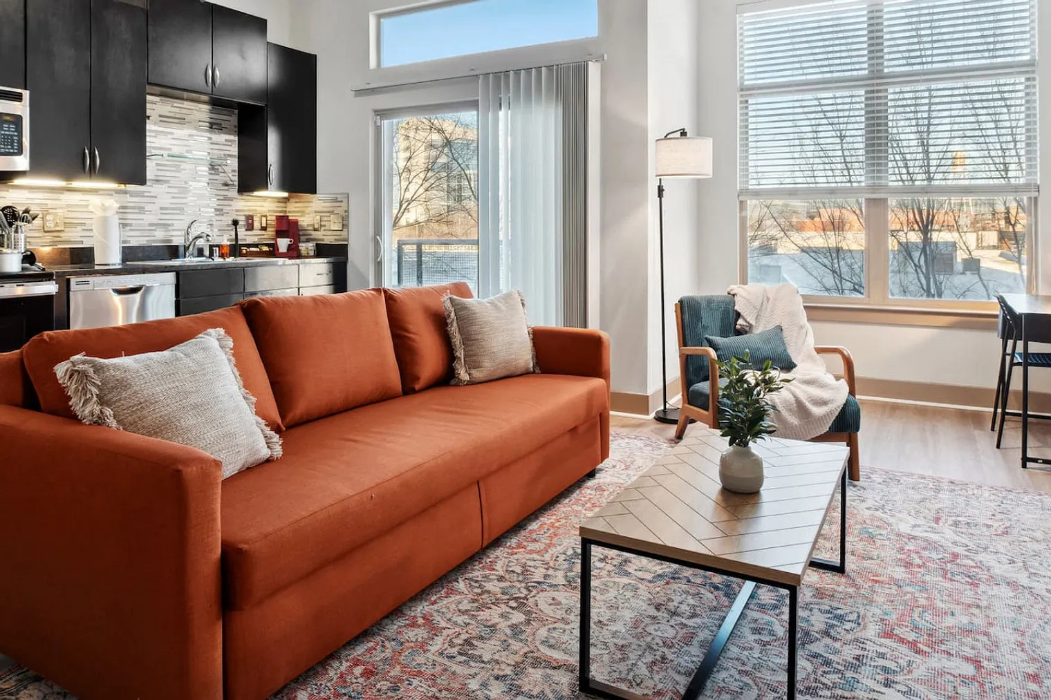 1 bed, 1.0 bath, 8880 sqft, $6,428 — Photo 3