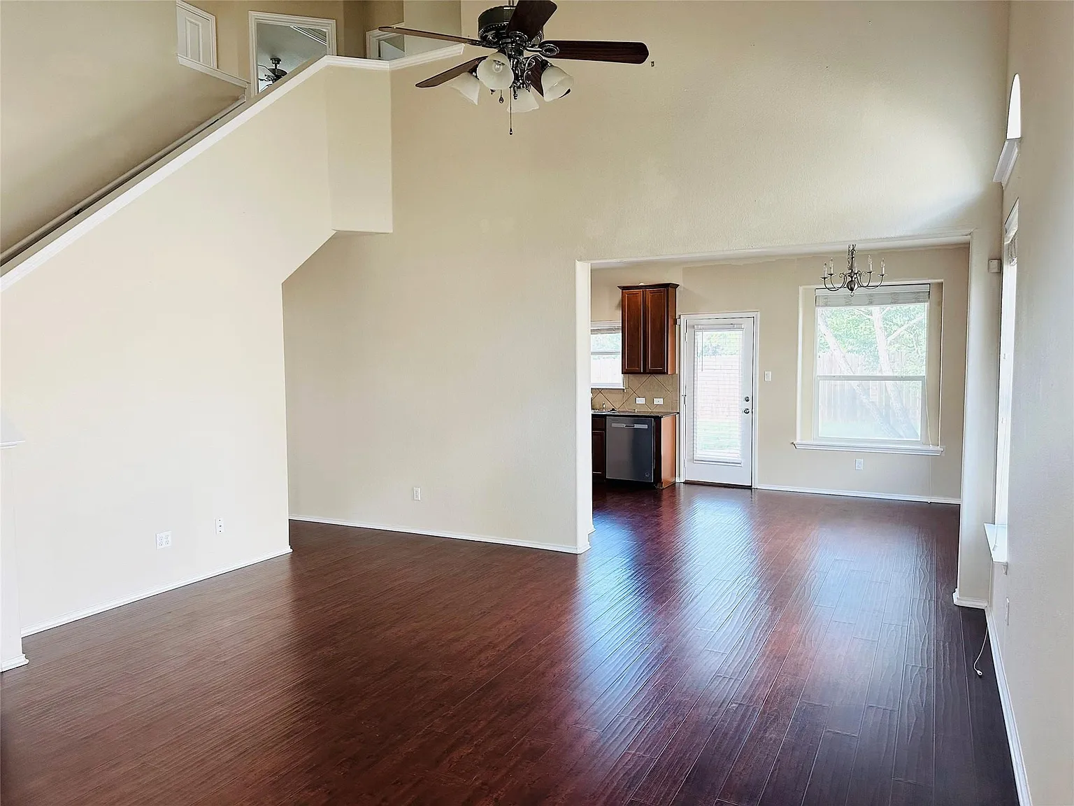 4 bed, 2.5 bath, 1763 sqft, $2,095 — Photo 3
