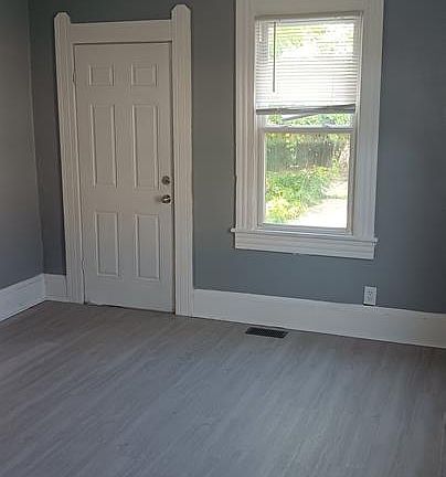 5th image of 1087 E 64th St Unit 1