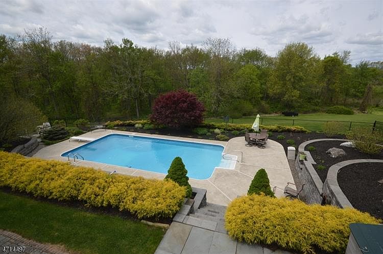 2nd image of 19 Dorset Ln