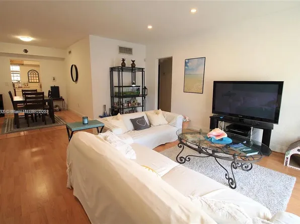 9260 Bay Harbor Ter APT 22, Bay Harbor Islands, FL 33154