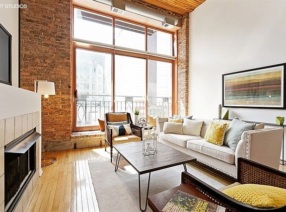 5th image of 360 W Illinois St APT 227
