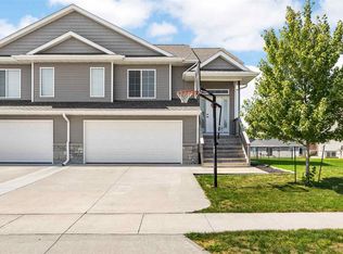 211 Windflower Ln, Solon, IA 52333