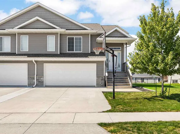 211 Windflower Ln, Solon, IA 52333