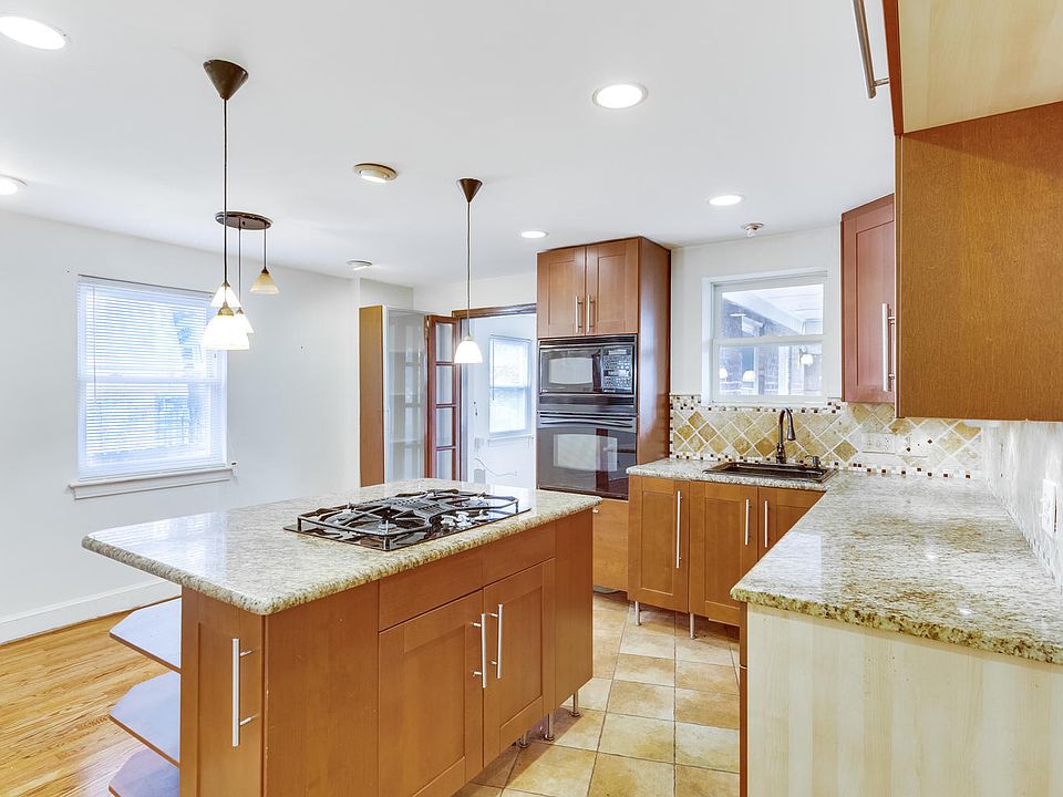 Eat in Kitchen