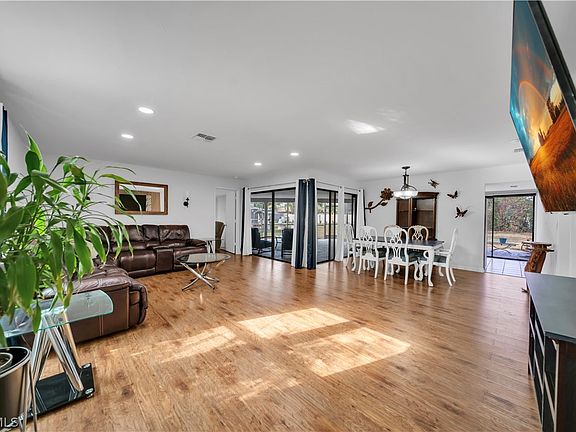 5th image of 4126 SE 1st Ct