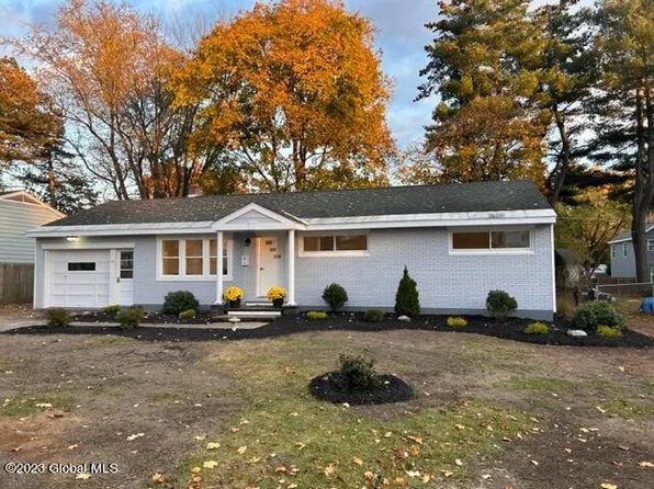 37 E Parkwood, Guilderland, NY 12203