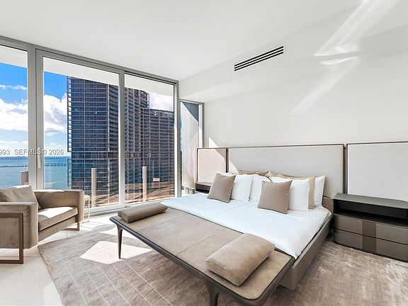 2nd image of 300 Biscayne Boulevard Way #3905W