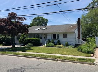 135 Sunset Ave, Farmingdale, NY 11735