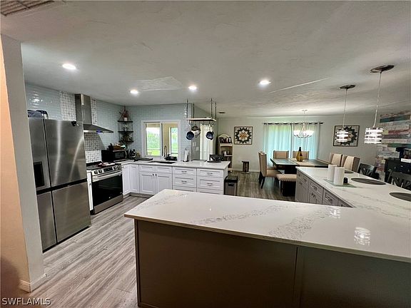 3rd image of 419 Robert Ave