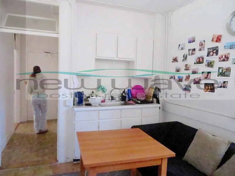 3 bed, 900 sqft, $4,600 — Photo 2