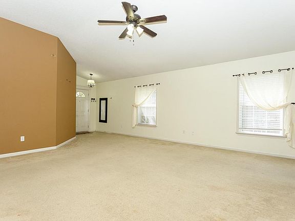 3rd image of 617 Mackenzie Cir