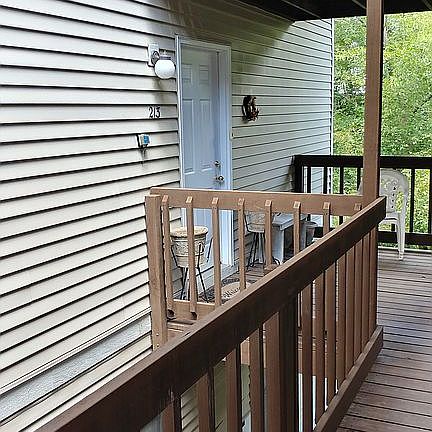 Decking to entrance