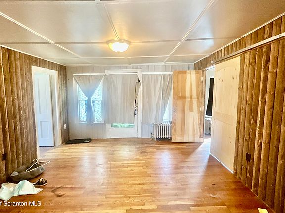 5th image of 677 Jackson Ave Floor 1