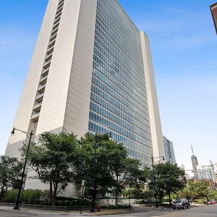 1st image of 500 W Superior St Unit 1005