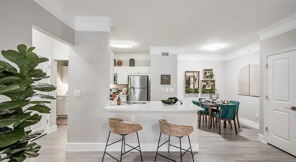 2 bed, 2.0 bath, 1149 sqft, $2,033 — Photo 3