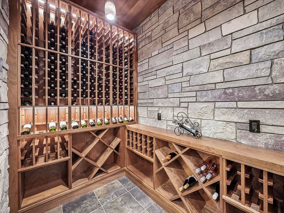 1st image of 103 Vineyard Ridge Dr