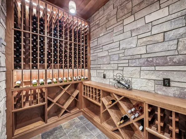 103 Vineyard Ridge Dr, Traverse City, MI 49686