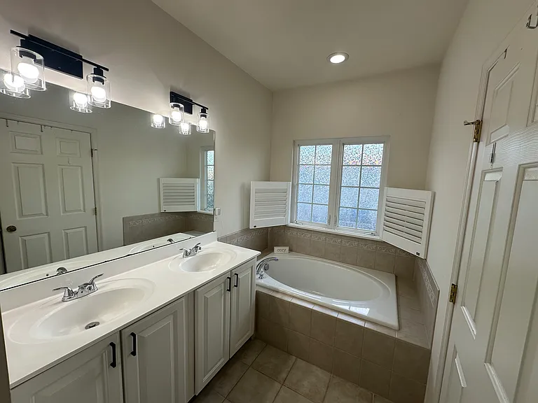 2207 Potomac Club Pkwy — Photo 20