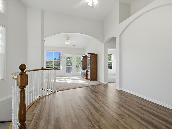 5th image of 111 N Turnbury Ln